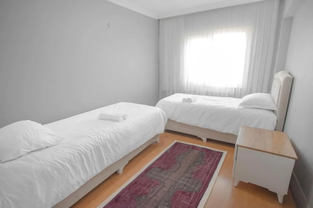 شقة كبيره في منطقة هادئه Istanbul Apartment